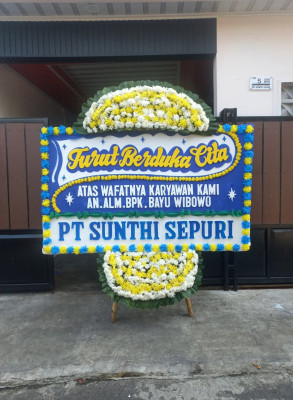 Papan Bunga Duka di Kali Serayu