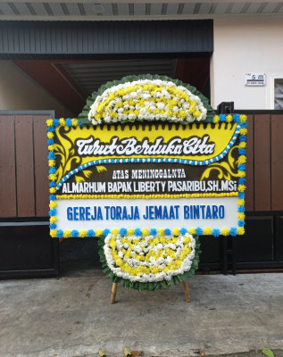 Papan Bunga Duka di Kali Serayu